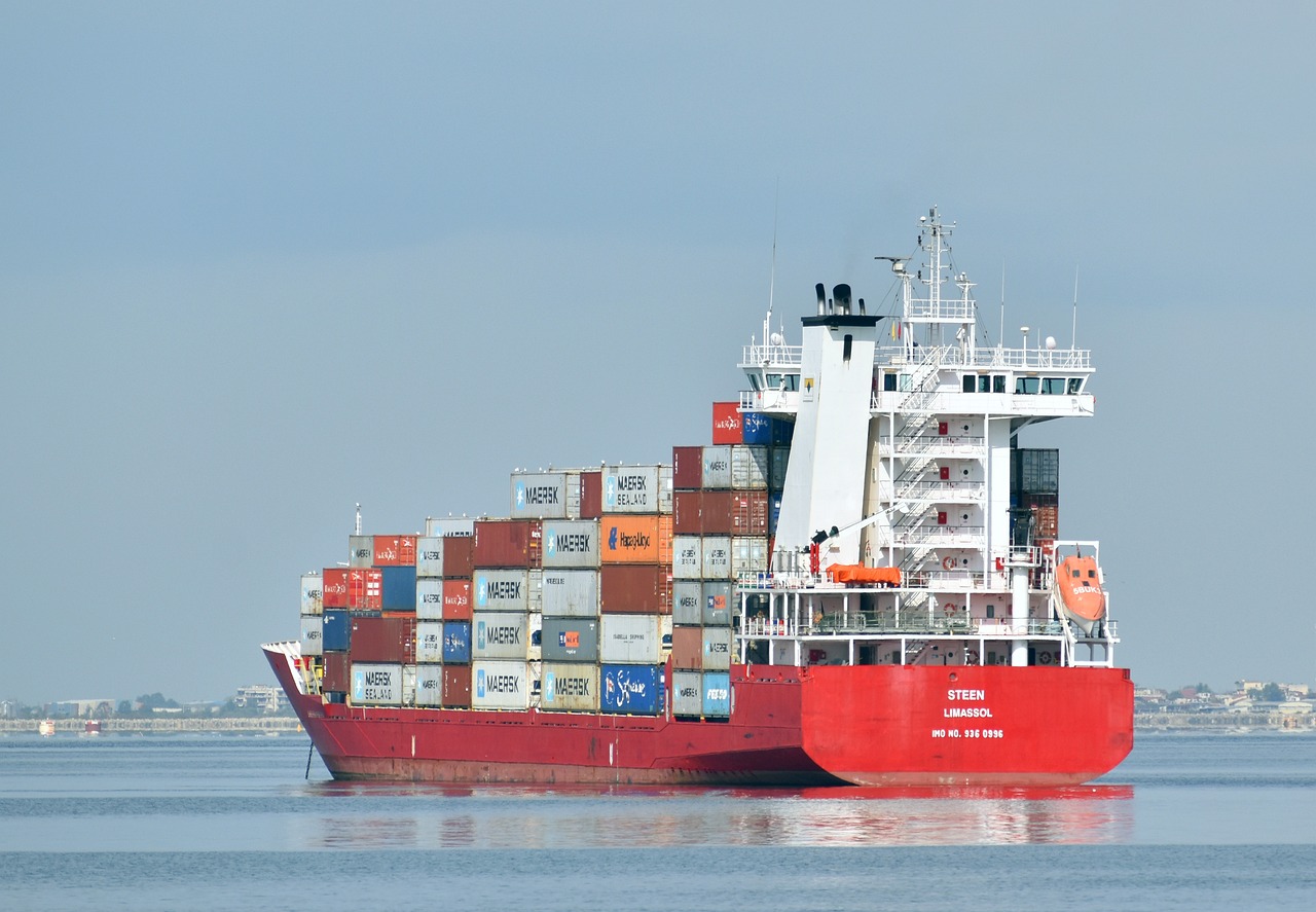 Cómo las crisis en el Canal de Suez y de Panamá afectan la cadena de suministro global